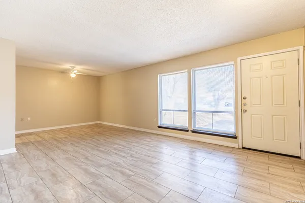 $1,395 | 2943 Keslake Street, San Antonio, TX 78222