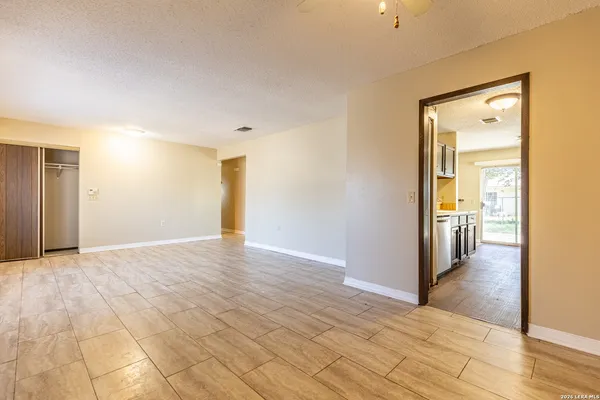 $1,395 | 2943 Keslake Street, San Antonio, TX 78222