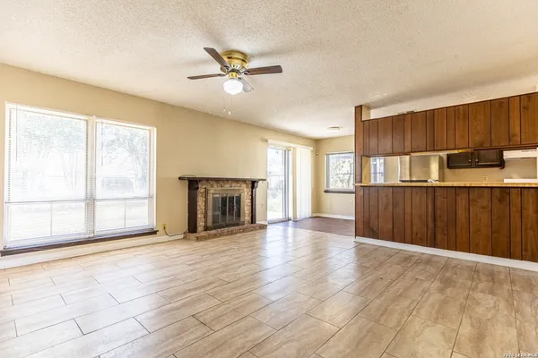 $1,395 | 2943 Keslake Street, San Antonio, TX 78222