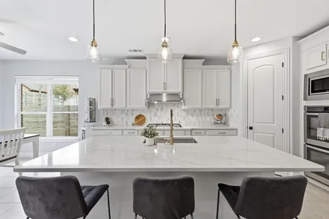 $699,000 | 213 Birdcall Lane, Argyle, TX 76226