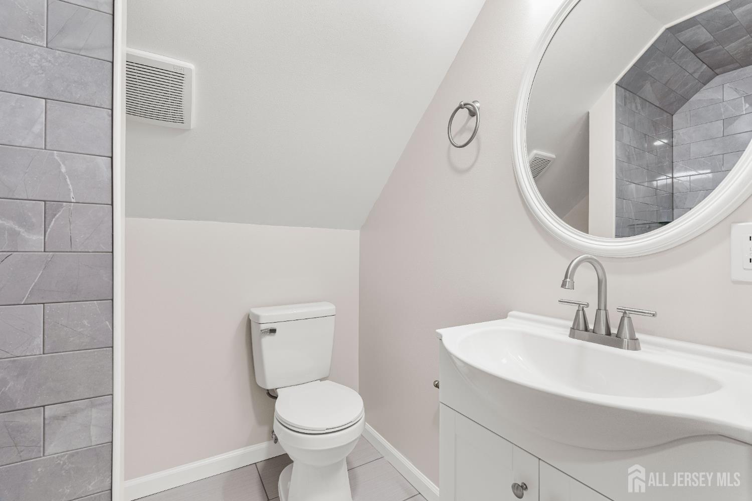 435 Warfield Road North Plainfield, NJ 07063 - Photo 22 of 35 a bathroom with a toilet sink and mirror