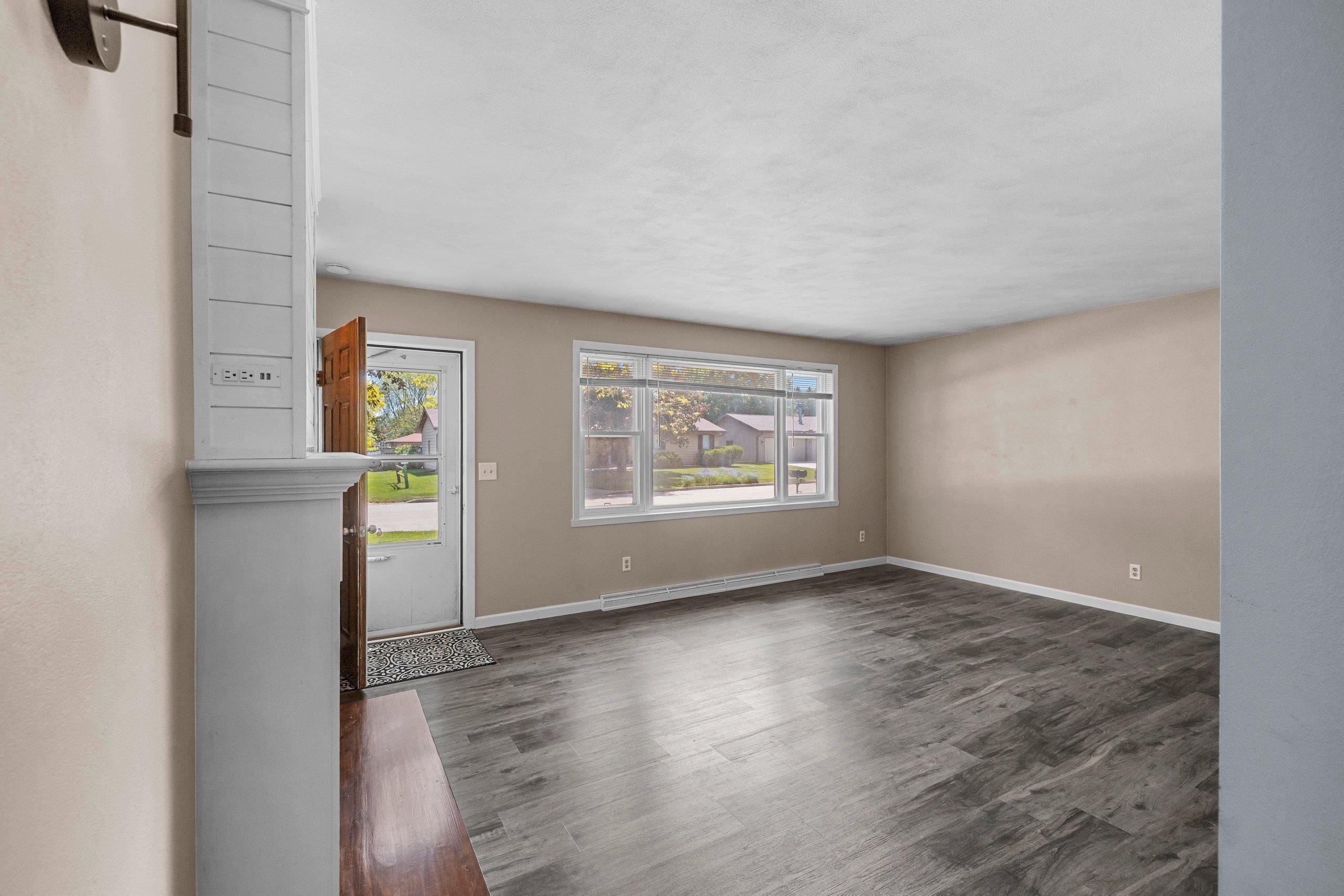 89 Hillock Court Appleton, WI 54914 - Photo 8 of 56