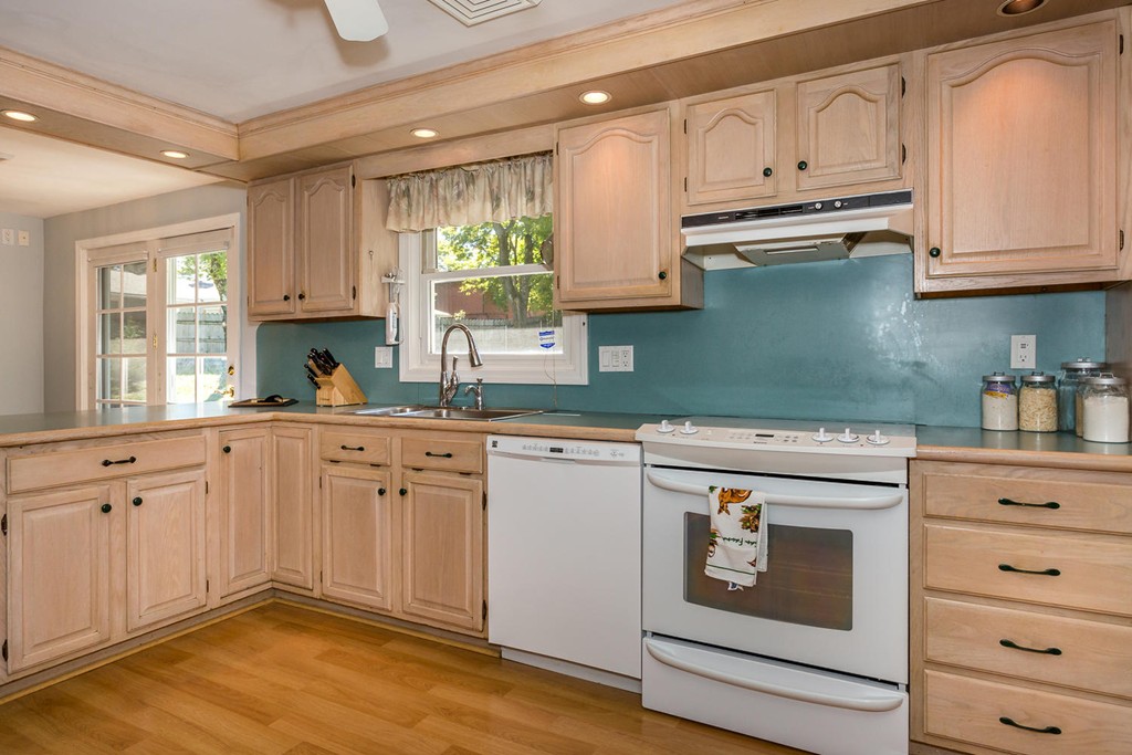 11 Ridgehill Road Canton, MA 02021 - Photo 4 of 14