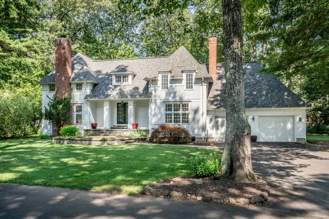 $675,000 | 4 Chiltern Street, Farmington, CT 06032