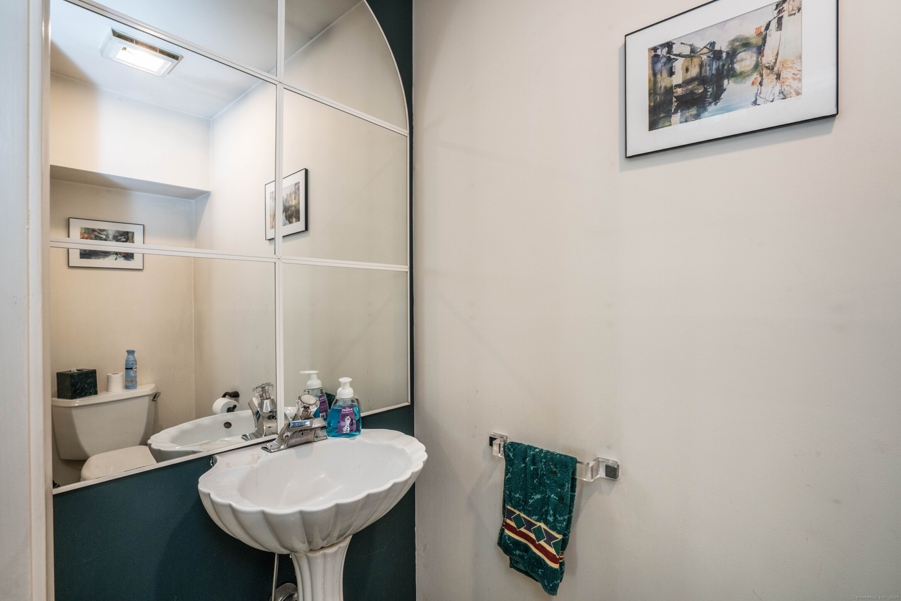 4 Chiltern Street Farmington, CT 06032 - Photo 25 of 37 First Floor