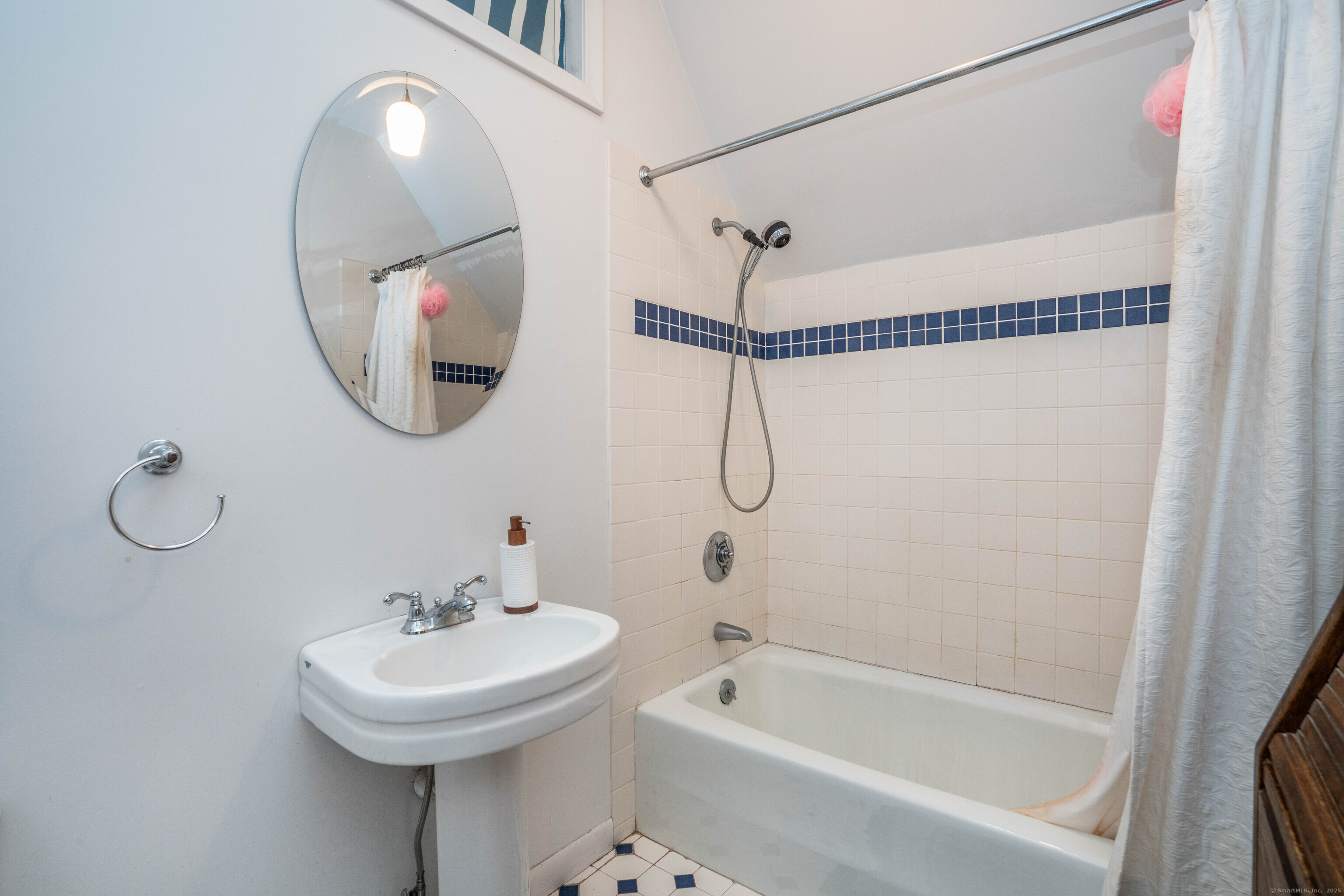 4 Chiltern Street Farmington, CT 06032 - Photo 26 of 37 Second floor