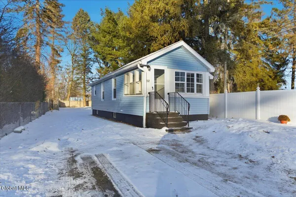 $176,000 | 1332 Floral Avenue, Rotterdam, NY 12306