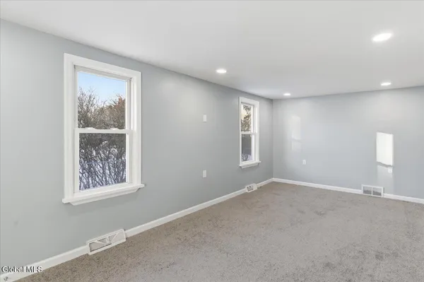 $176,000 | 1332 Floral Avenue, Rotterdam, NY 12306