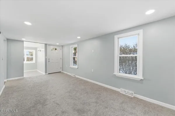 $176,000 | 1332 Floral Avenue, Rotterdam, NY 12306