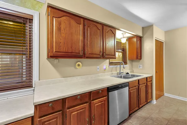 $167,000 | 24736 Masch Avenue, Warren, MI 48091