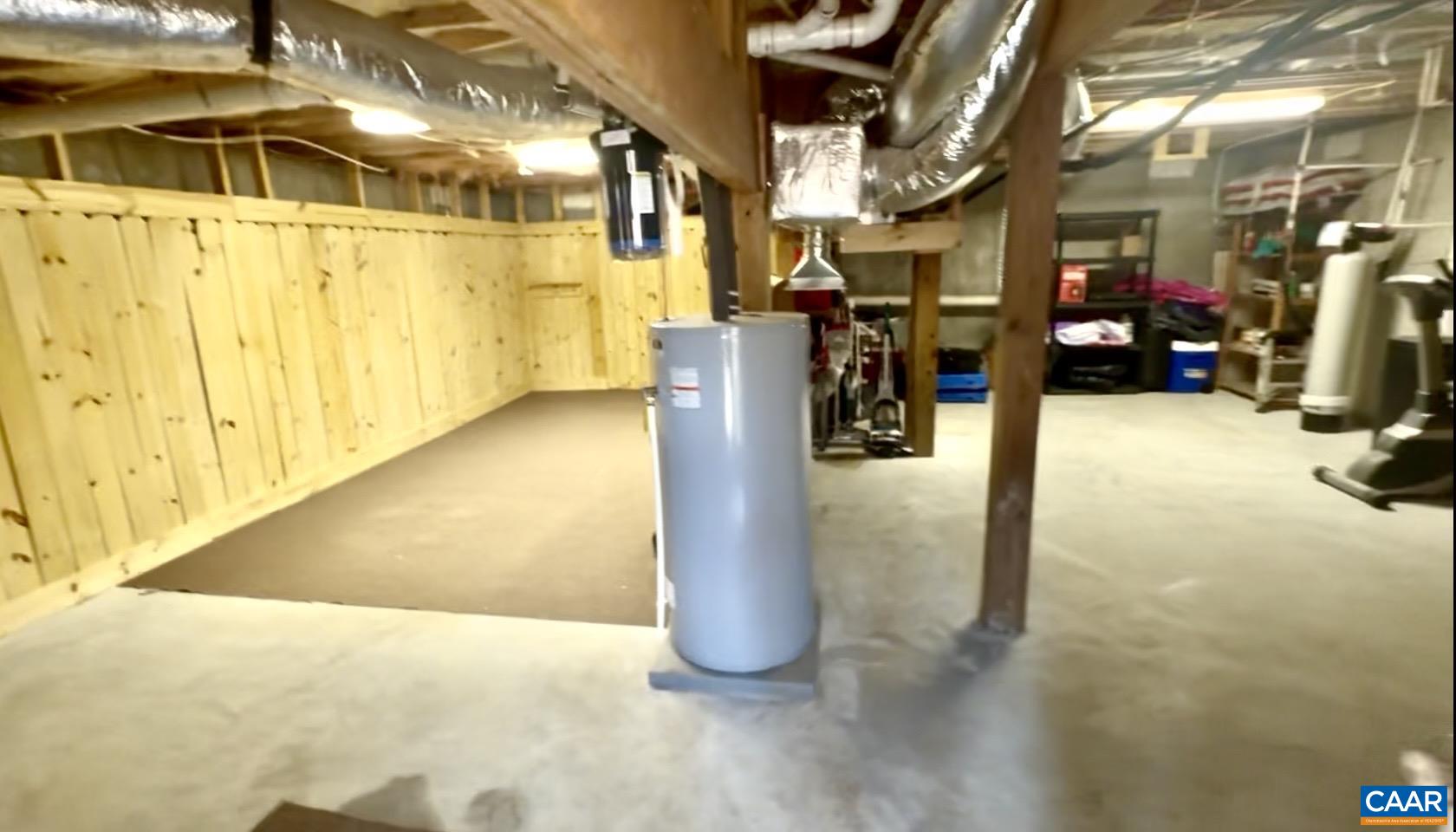 89 Riverside Drive Palmyra, VA 22963 - Photo 20 of 38 a view of a indoor parking