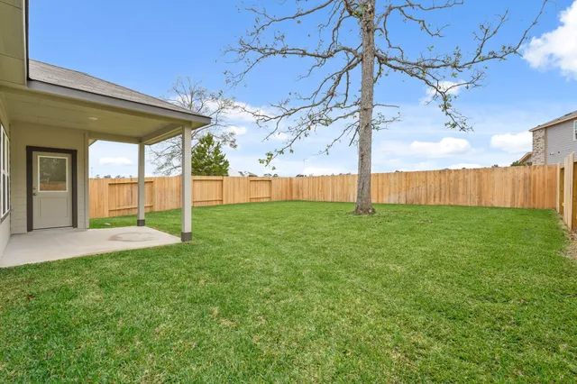 a view of a house with backyard and porch