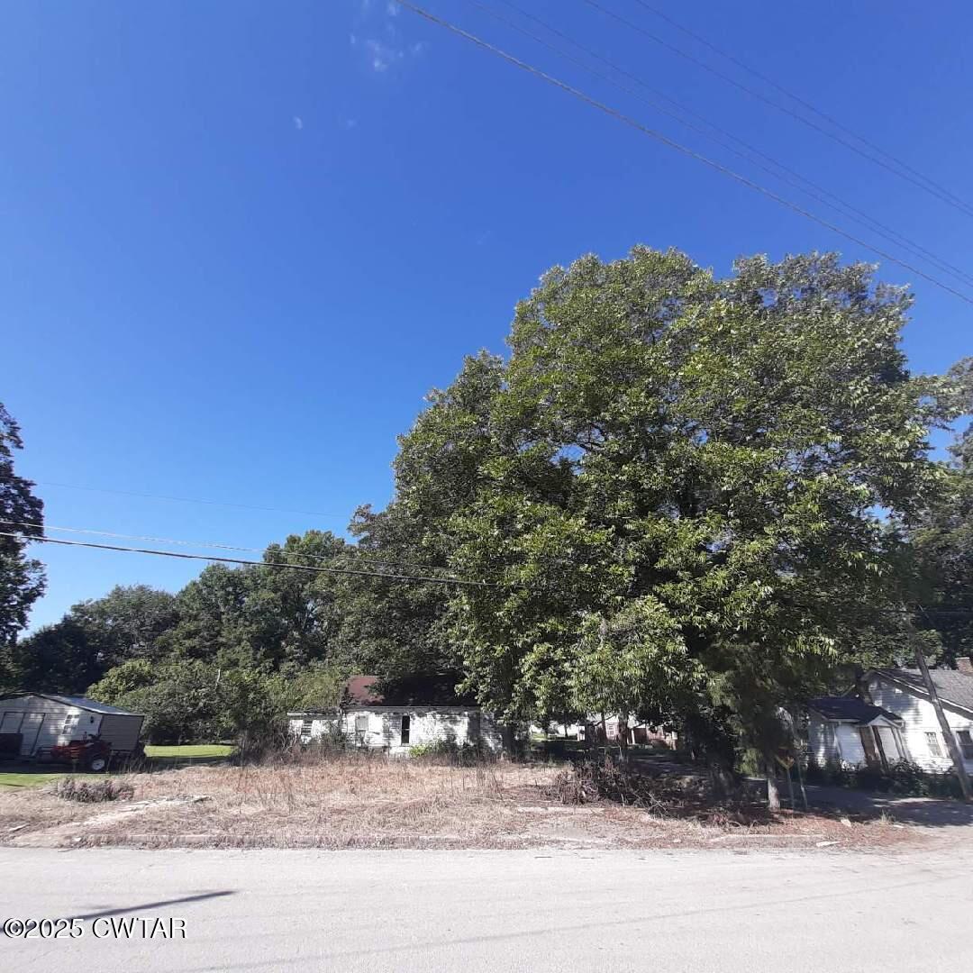 304 Gibson Road Trenton, TN 38382 - Photo 3 of 4