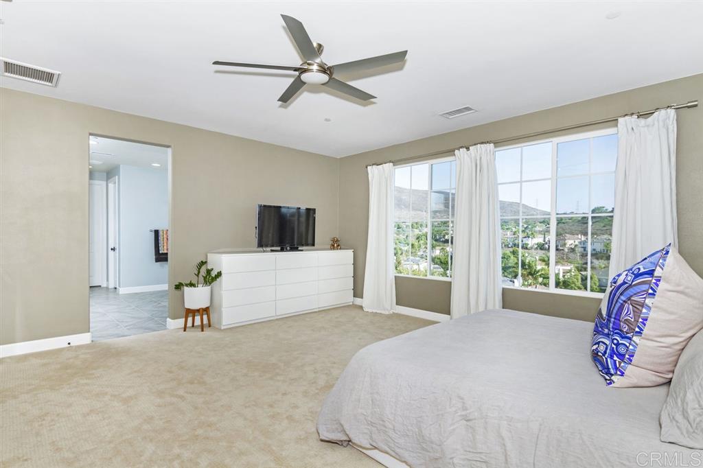 7310 Calle Pera Carlsbad, CA 92009 - Photo 14 of 25