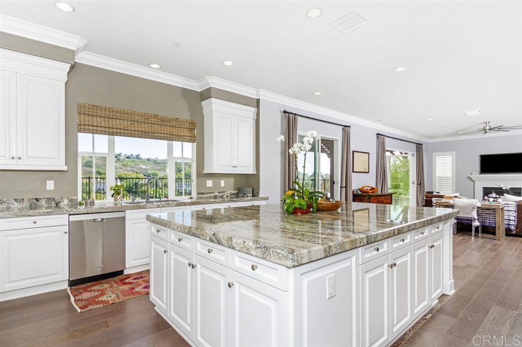 7310 Calle Pera Carlsbad, CA 92009 - Photo 6 of 25