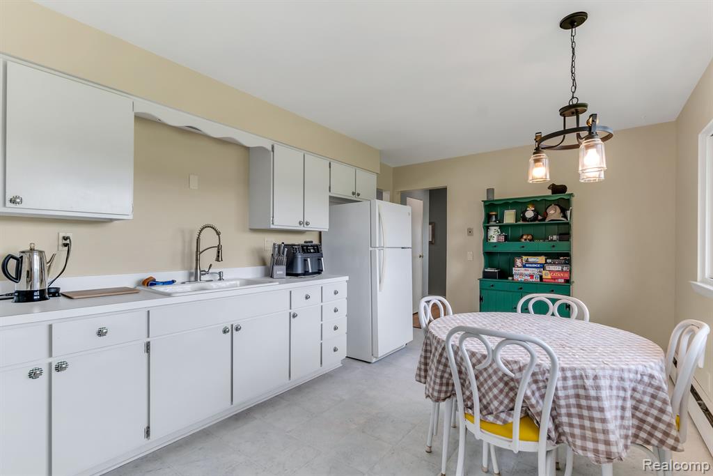 5290 Deland Road Flushing, MI 48433 - Photo 12 of 26