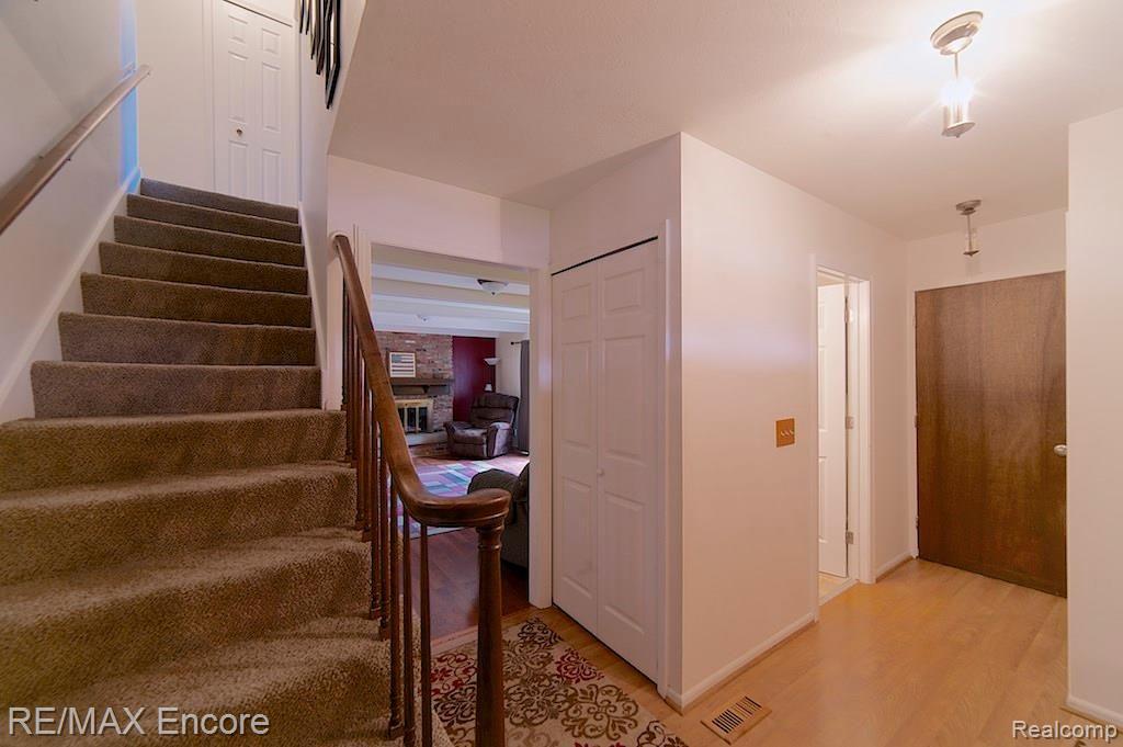 5476 Copley Square Road Grand Blanc, MI 48439 - Photo 4 of 35 5476 Copley 4.jpg