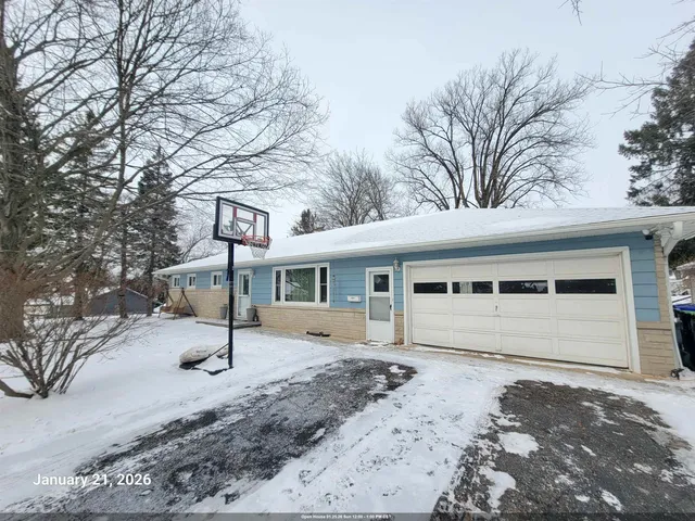 $314,900 | 215 West Cameron Street, New London, WI 54961