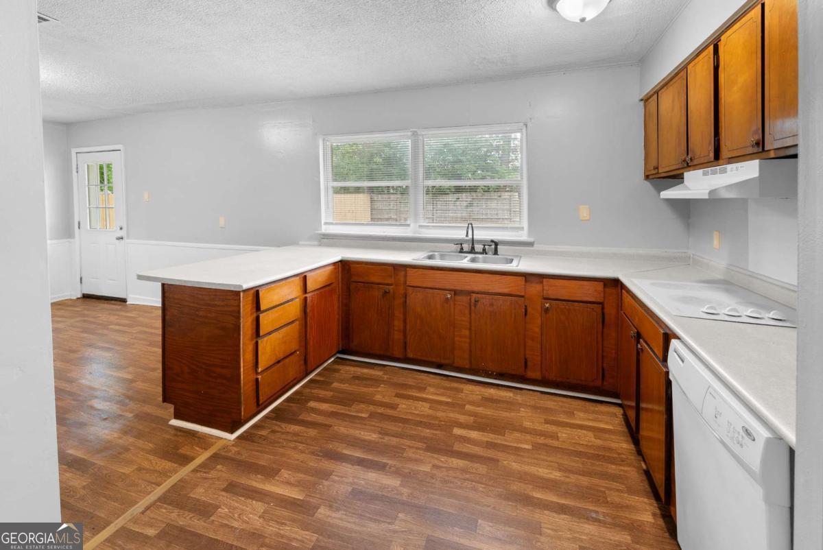 320 West Whatley Street Pooler, GA 31322 - Photo 20 of 34 a kitchen with stainless steel appliances granite countertop a sink stove and refrigerator