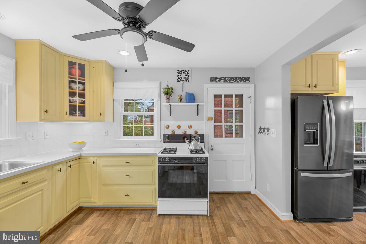 8902 Bradford Road Silver Spring, MD 20901 - Photo 11 of 36