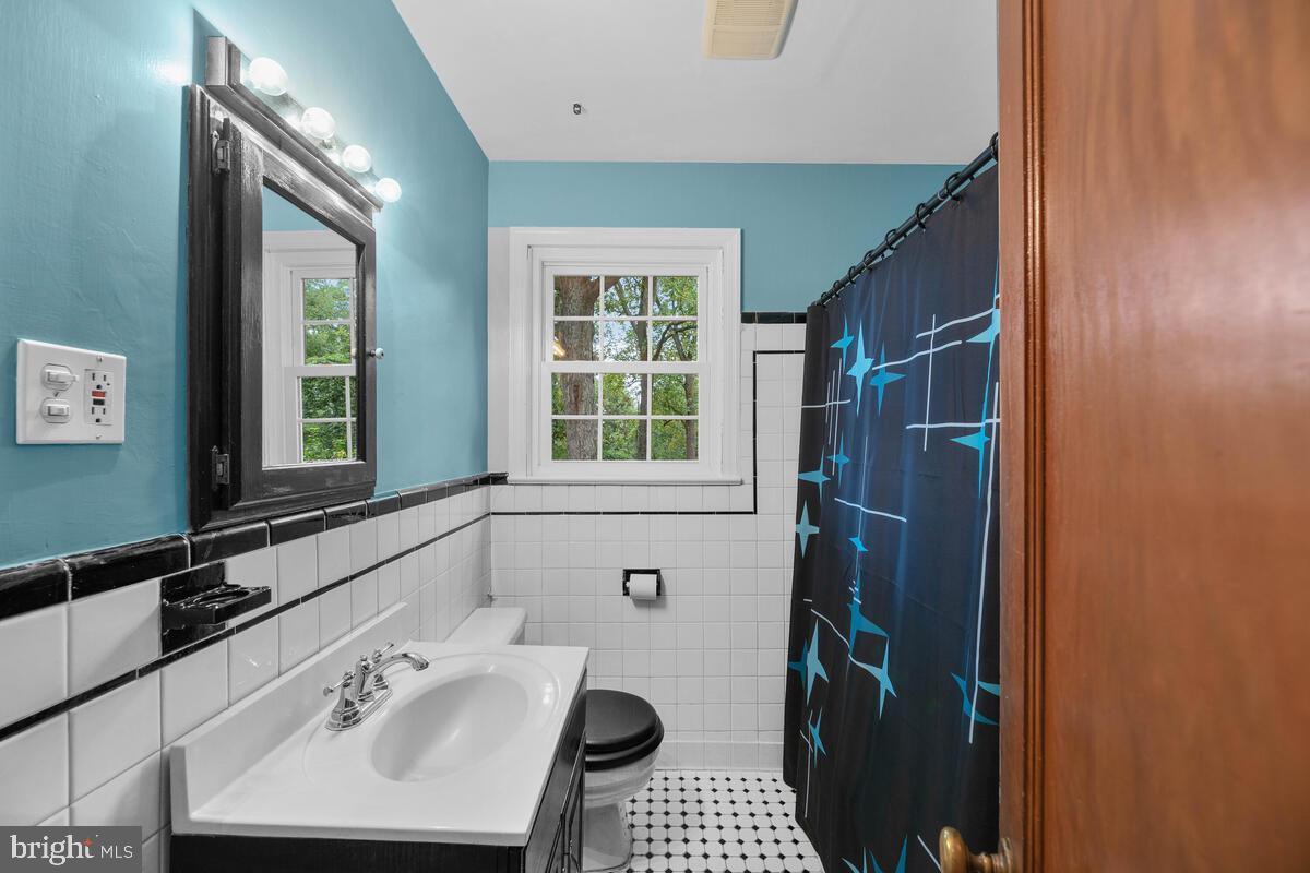 8902 Bradford Road Silver Spring, MD 20901 - Photo 18 of 36