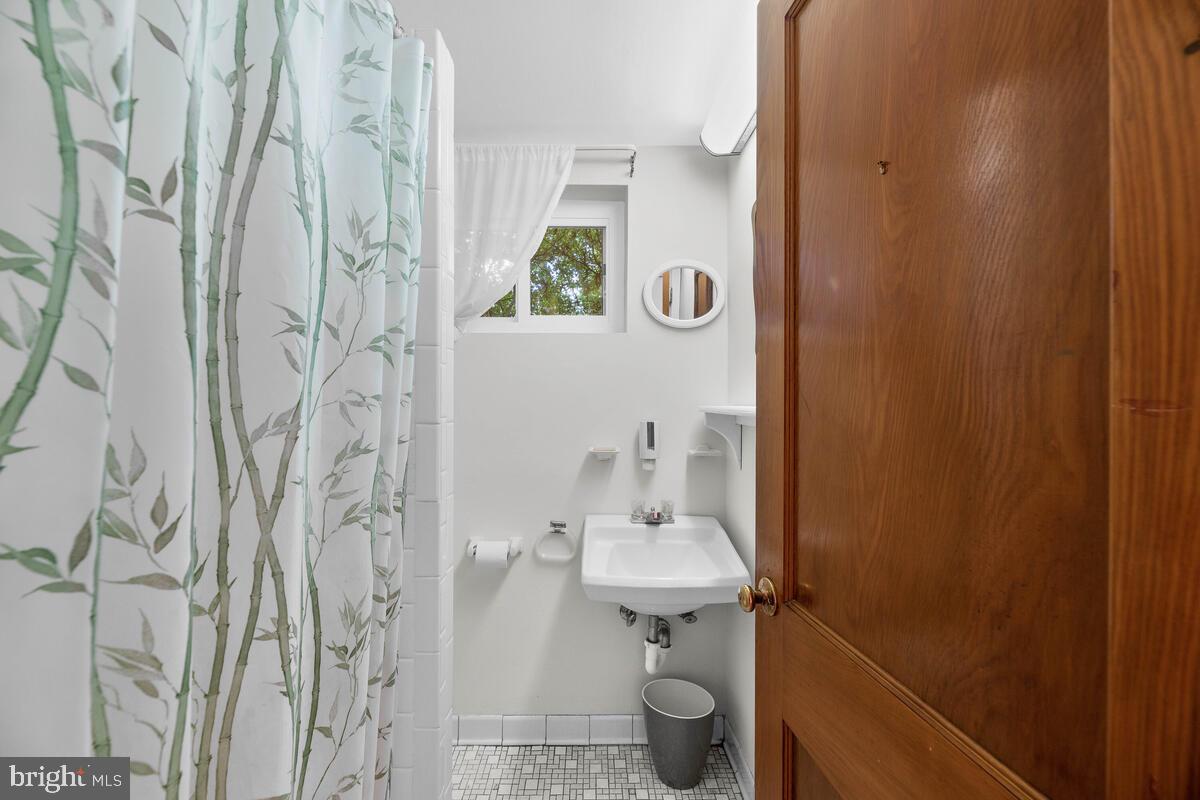 8902 Bradford Road Silver Spring, MD 20901 - Photo 28 of 36