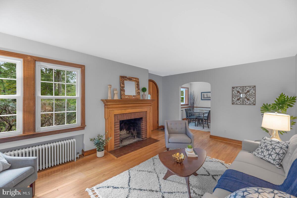 8902 Bradford Road Silver Spring, MD 20901 - Photo 3 of 36