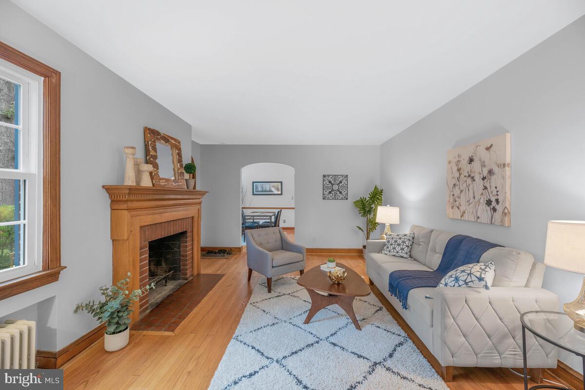 8902 Bradford Road Silver Spring, MD 20901 - Photo 4 of 36