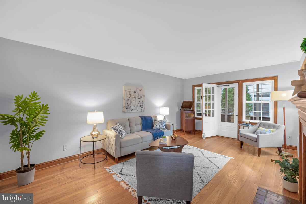8902 Bradford Road Silver Spring, MD 20901 - Photo 5 of 36