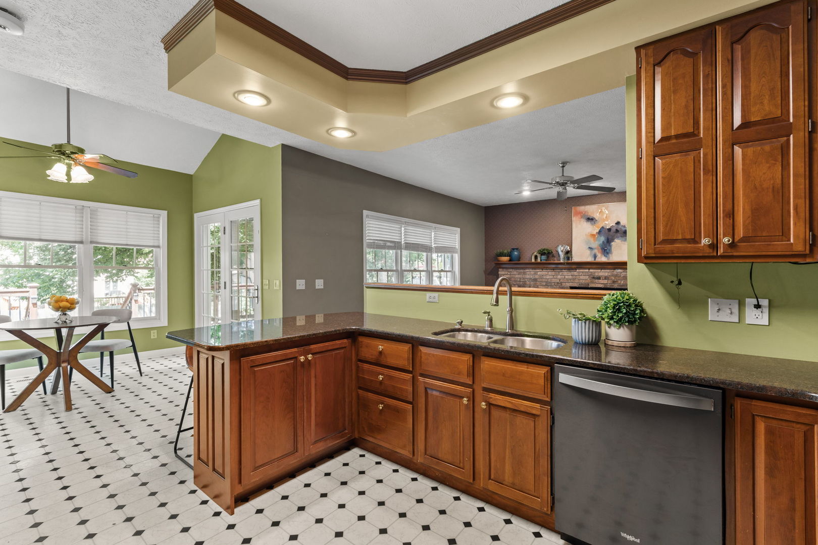 1926 Ashford Road Bettendorf, IA 52722 - Photo 12 of 55