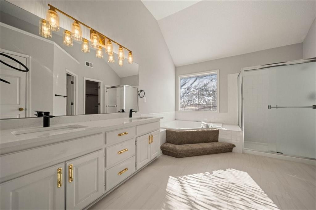 12627 Slater Lane Overland Park, KS 66213 - Photo 19 of 49