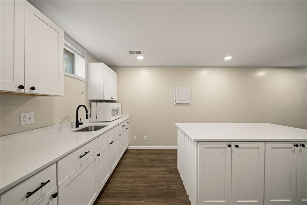 12627 Slater Lane Overland Park, KS 66213 - Photo 35 of 49