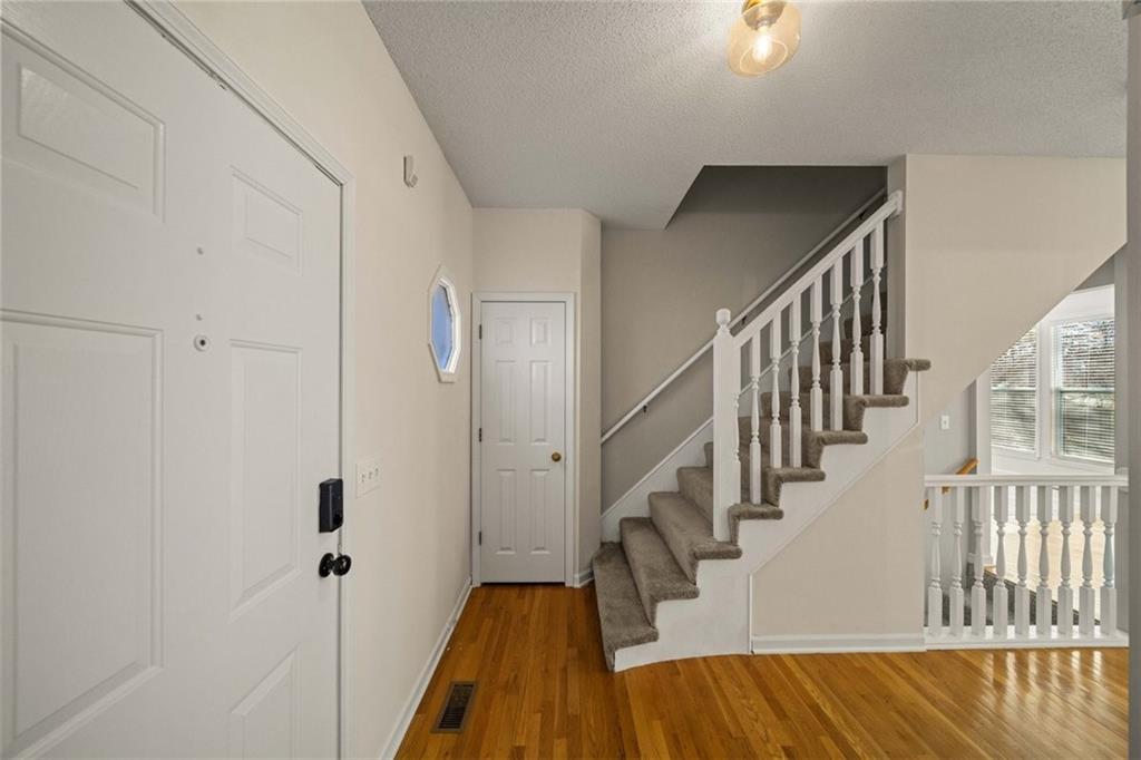 12627 Slater Lane Overland Park, KS 66213 - Photo 4 of 49