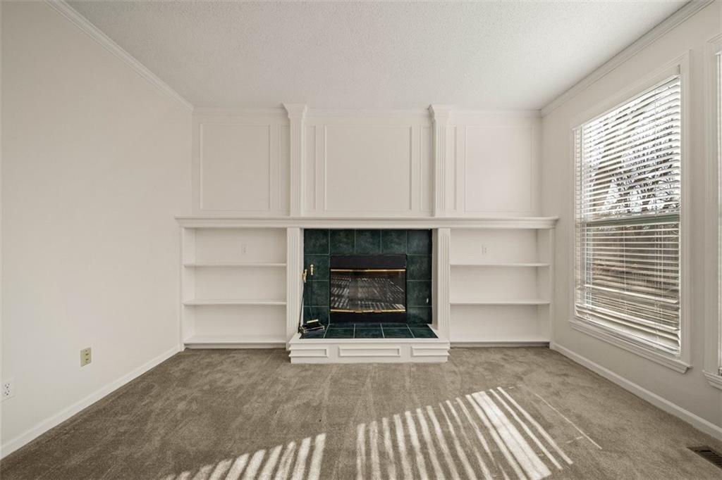 12627 Slater Lane Overland Park, KS 66213 - Photo 7 of 49