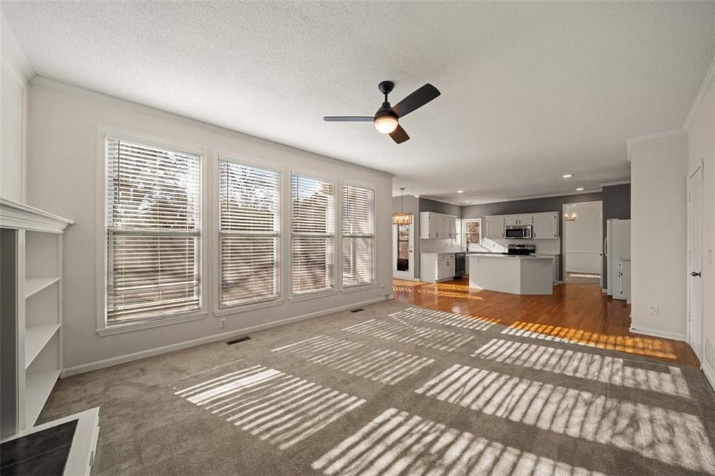 12627 Slater Lane Overland Park, KS 66213 - Photo 8 of 49