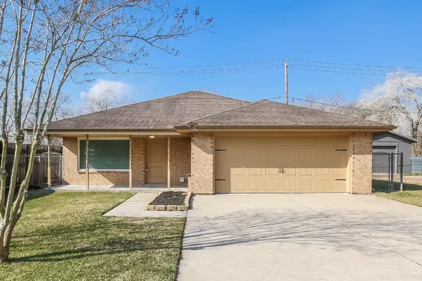 $2,015 | 1140 Glenda Street, Pearland, TX 77581