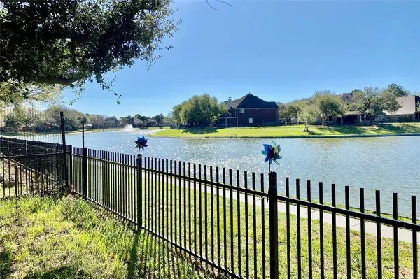 $2,000 | 17447 South Summit Canyon Drive, Houston, TX 77095