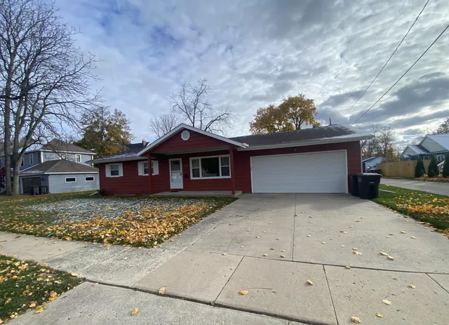 $375,000 | 1020 North Street, Lake Geneva, WI 53147