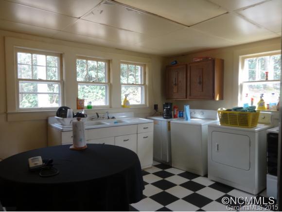 1972 Crabtree Road Spruce Pine, NC 28777 - Photo 2 of 14 Gallery Image 2