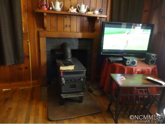 1972 Crabtree Road Spruce Pine, NC 28777 - Photo 4 of 14 Gallery Image 4