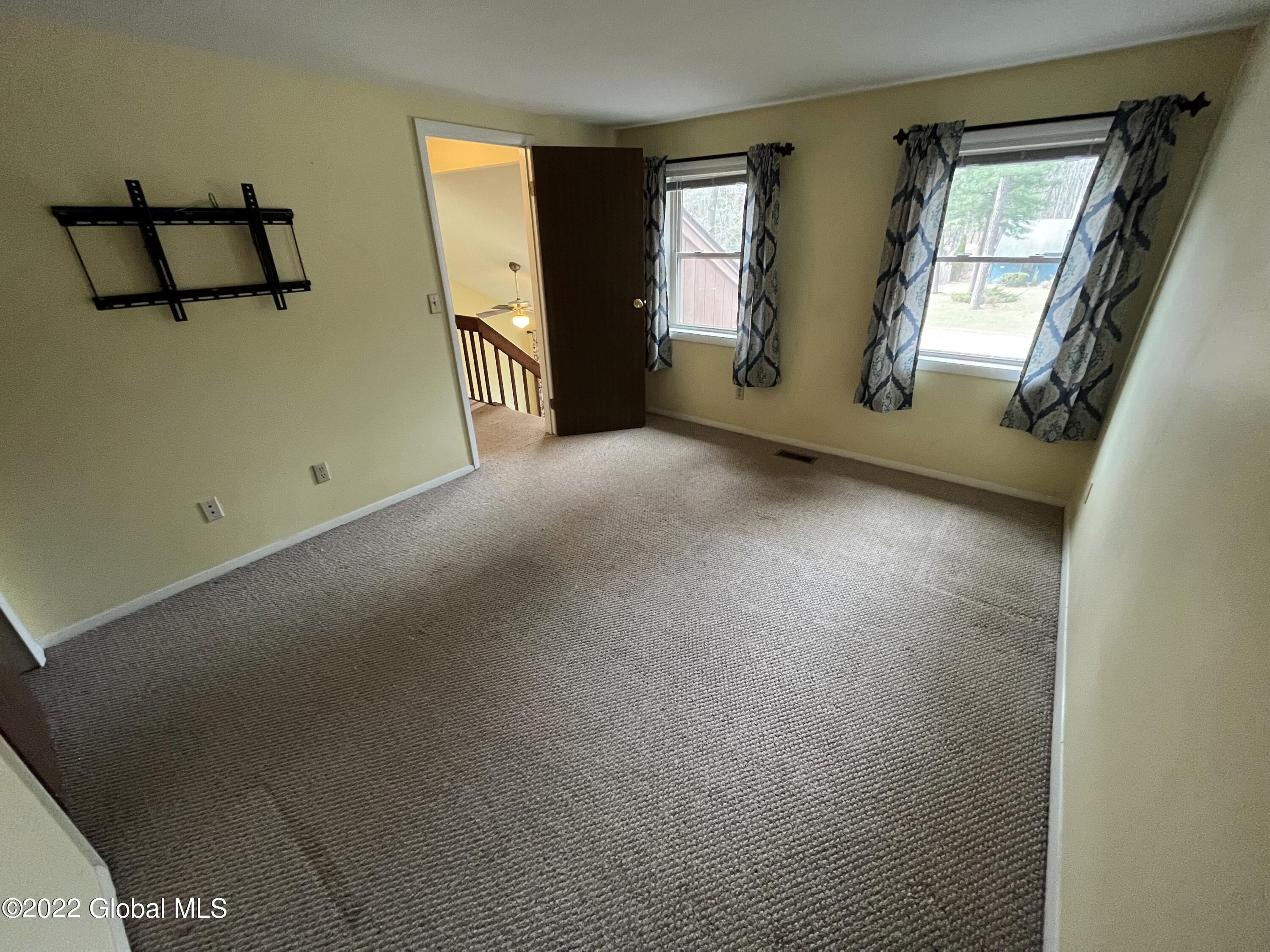 274 Thimbleberry Road Malta, NY 12020 - Photo 11 of 16 Br1_2