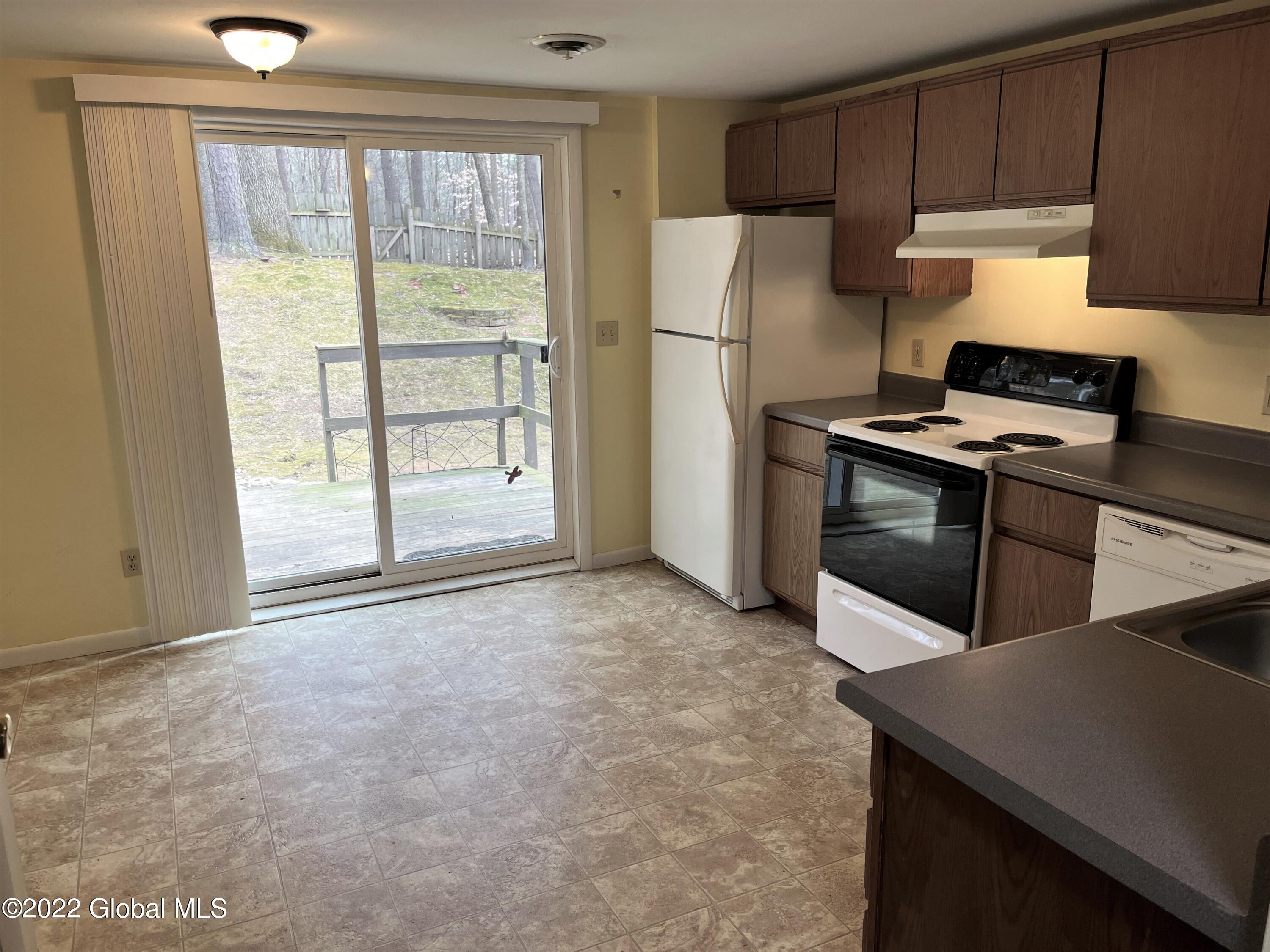 274 Thimbleberry Road Malta, NY 12020 - Photo 5 of 16 Kitchen_1