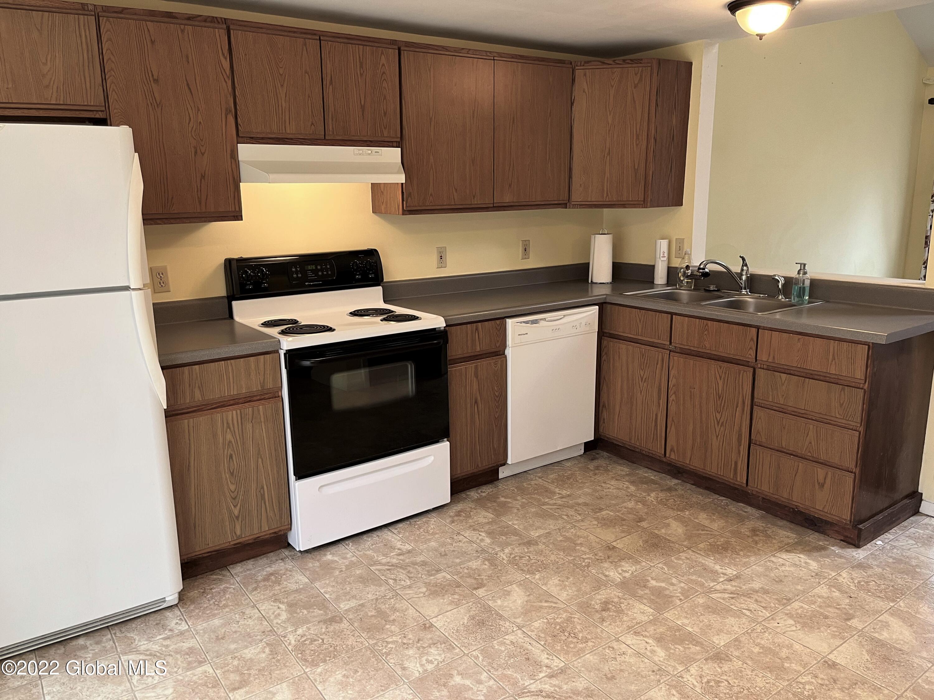 274 Thimbleberry Road Malta, NY 12020 - Photo 6 of 16 Kitchen_2