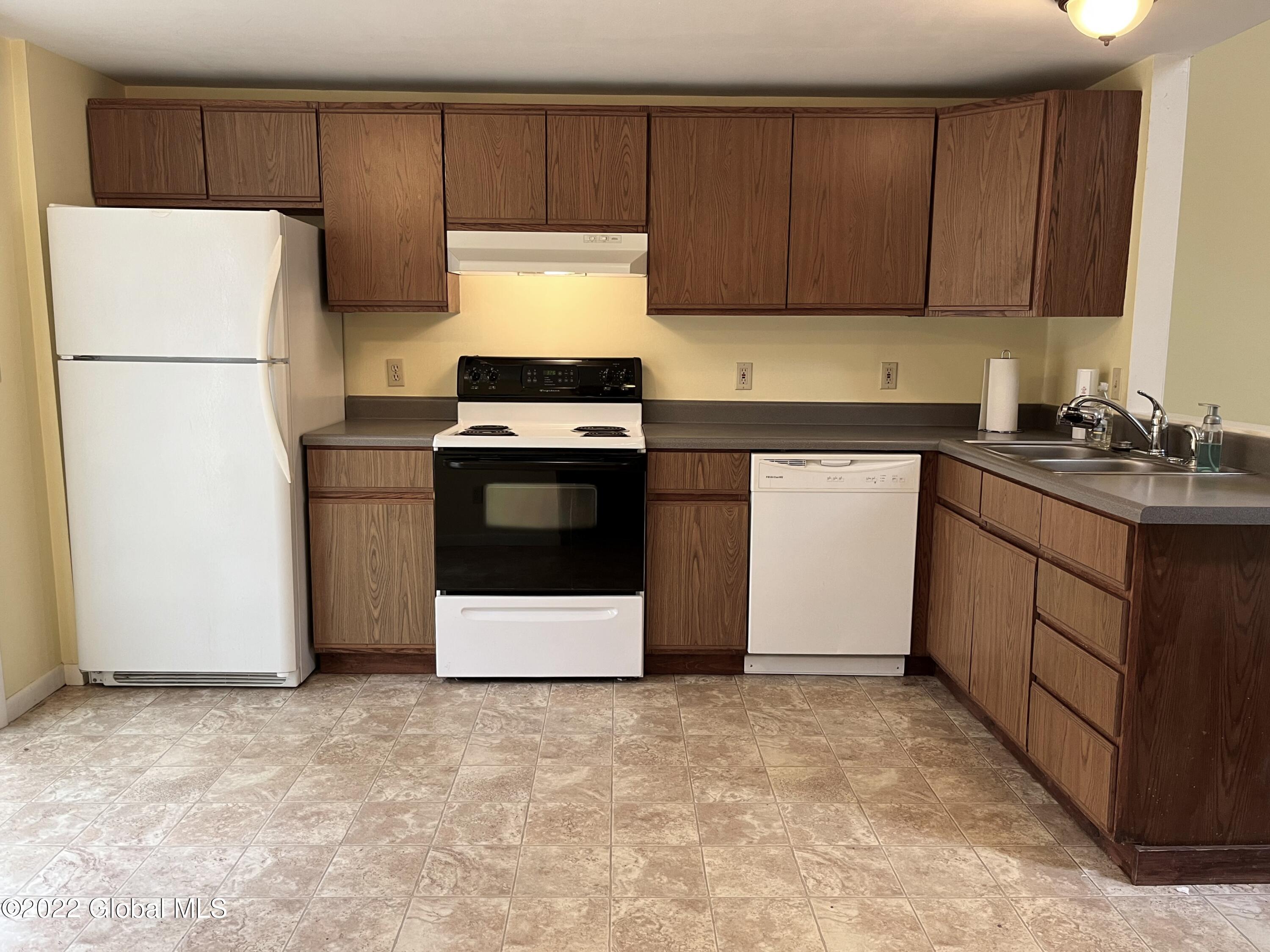 274 Thimbleberry Road Malta, NY 12020 - Photo 7 of 16 Kitchen_3