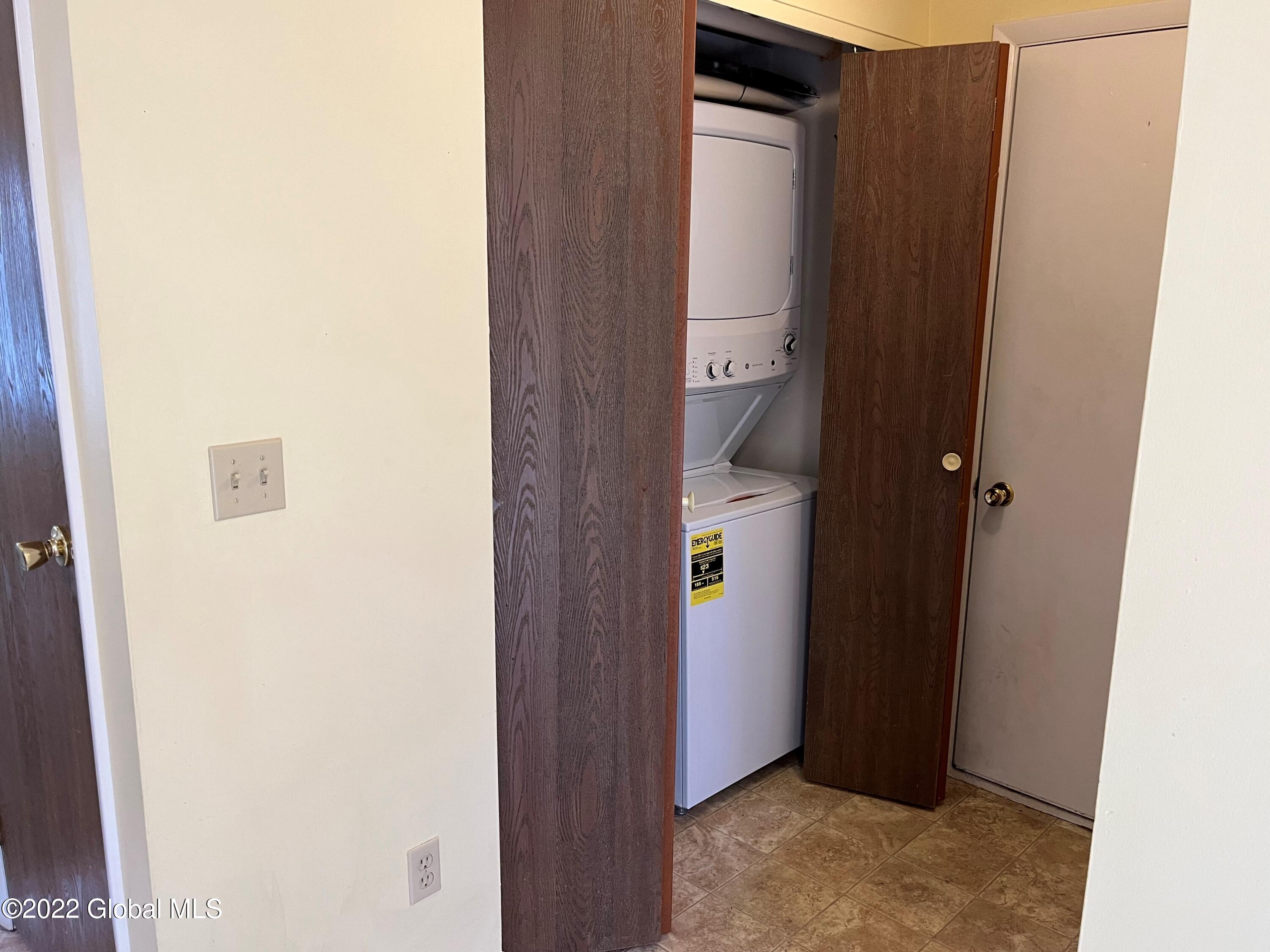 274 Thimbleberry Road Malta, NY 12020 - Photo 9 of 16 Laundry_1