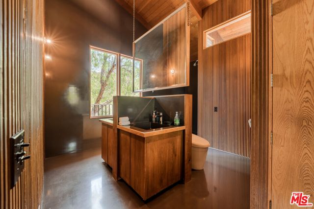 a view of a utility room with washer and dryer