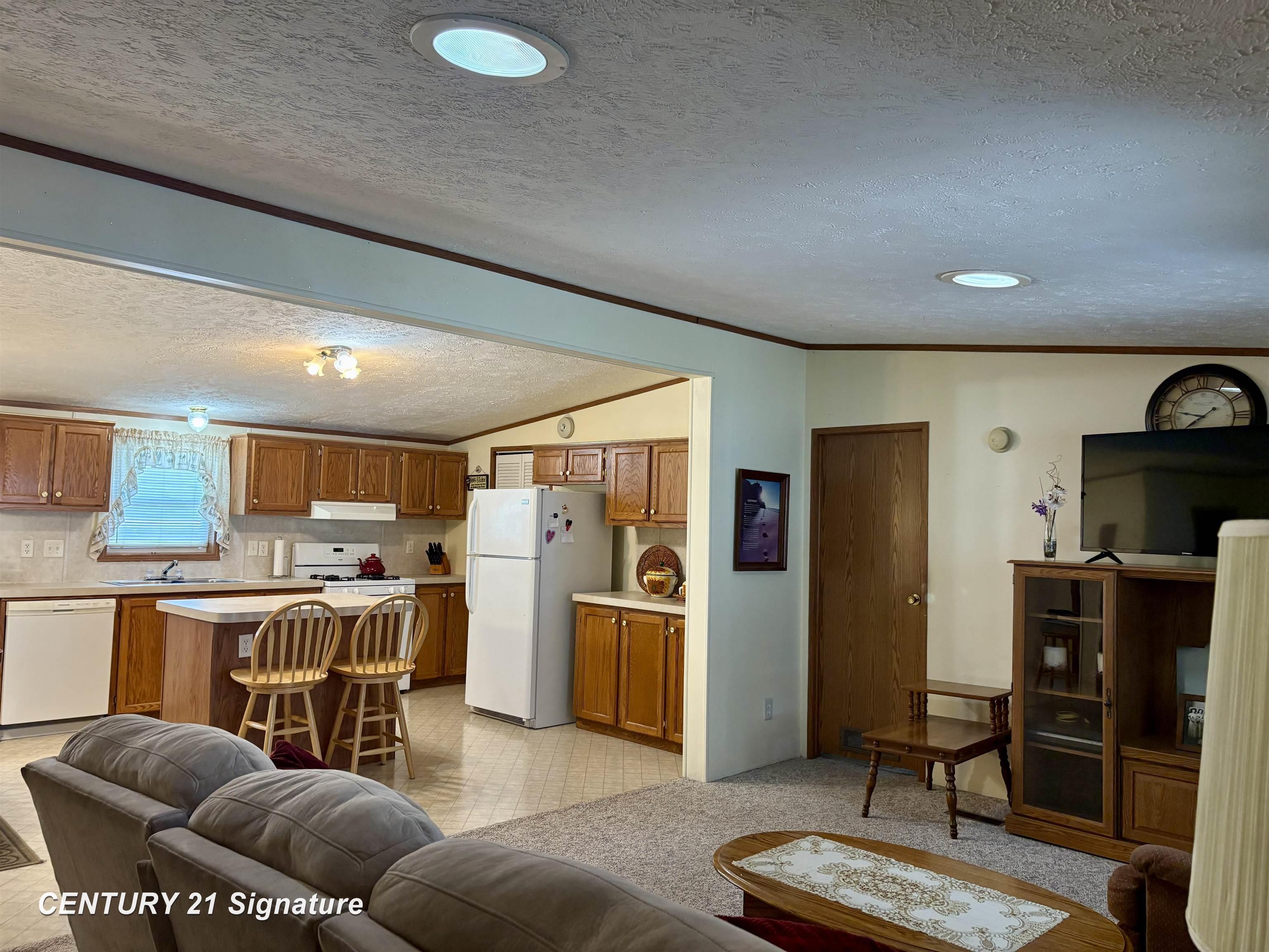 196 Apollo Avenue Flushing, MI 48433 - Photo 6 of 16 50213786-4040232e-5fbe-4044-8932-5b1d77c317c1.JPG