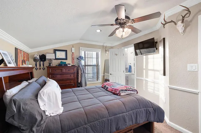 a en suite bathroom with a sink and a mirror
