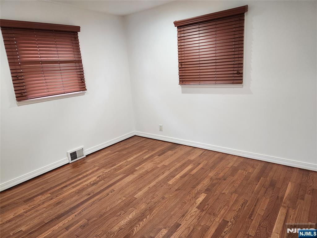 561 Green Valley Road Paramus, NJ 07652 - Photo 13 of 28