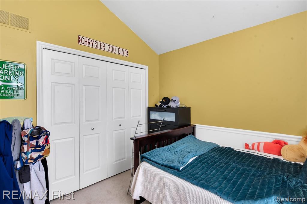 1012 Rochelle Park Drive Rochester Hills, MI 48309 - Photo 25 of 38
